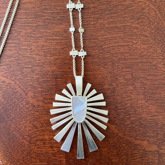 Kendra Scott Mother of Pearl Necklace - Picture 1 of 3